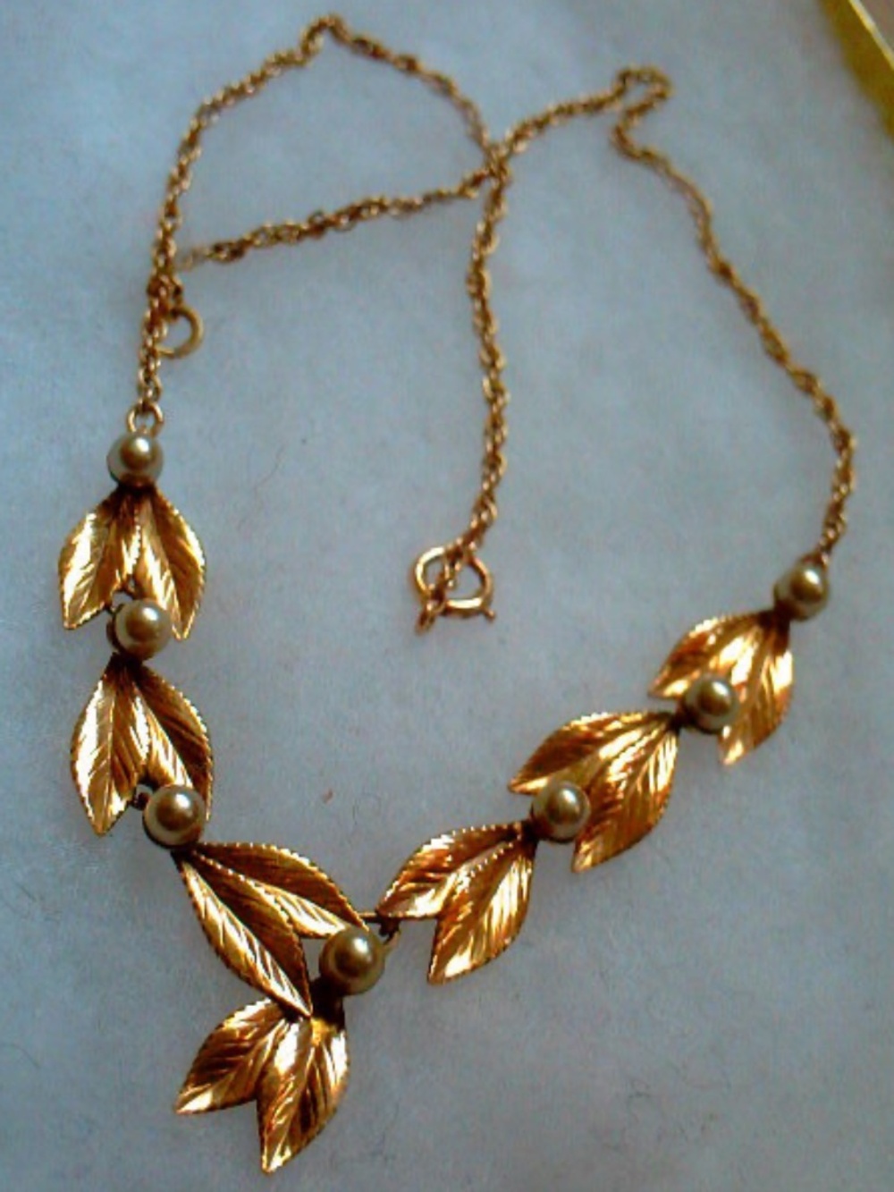 Beautiful Vintage Retro 1/20 12K Gold Filled Leaves & Pearls Necklace